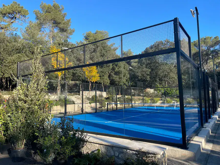 Construction d'un terrain de padel Padelcourt