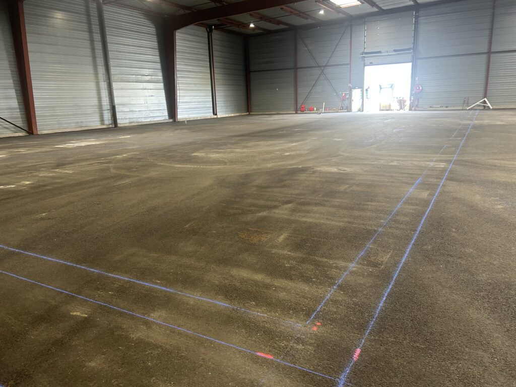 Terrain de padel panoramique construit par Padelcourt, Play Padel, Alfortville (94) : Le hall avant le chantier